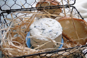 Le chèvre frais maison échalotes et ciboulette…